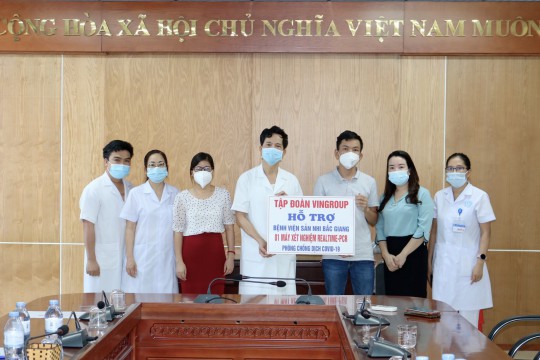 Tập đoàn Vingroup trao tặng Bệnh viện Sản Nhi Bắc Giang 01 Máy RealTime - PCR xét nghiệm vi-rút SARS-CoV-2