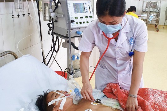 Bé trai 08 tuổi bị đuối nước ngừng thở được cấp cứu kịp thời