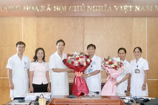 Bệnh viện Sản Nhi Bắc Ninh Số 1 tổ chức Gặp mặt, chia tay cán bộ, nhân viên về nghỉ hưu theo chế độ