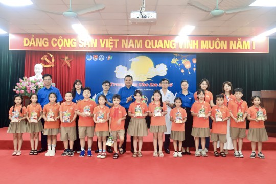 Trung thu yêu thương - Thắp sáng nụ cười cho những bệnh nhi có hoàn cảnh khó khăn tại Bệnh viện Sản Nhi Bắc Ninh Số 1