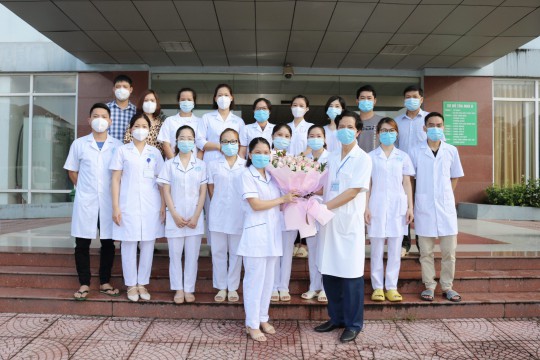 18 nhân viên y tế Bệnh viện Sản Nhi Bắc Giang lên đường thực hiện nhiệm vụ tại Bệnh viện Dã chiến số 02