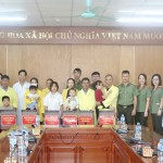 Hội Phụ nữ và Đoàn Thanh niên Thanh tra Công an tỉnh Bắc Ninh trao tặng quà Trung thu cho bệnh nhi có hoàn cảnh khó khăn