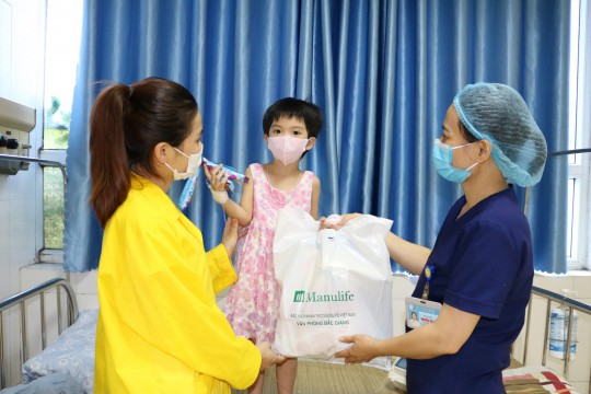 Tết Thiếu nhi đặc biệt giữa mùa dịch tại Bệnh viện Sản Nhi Bắc Giang