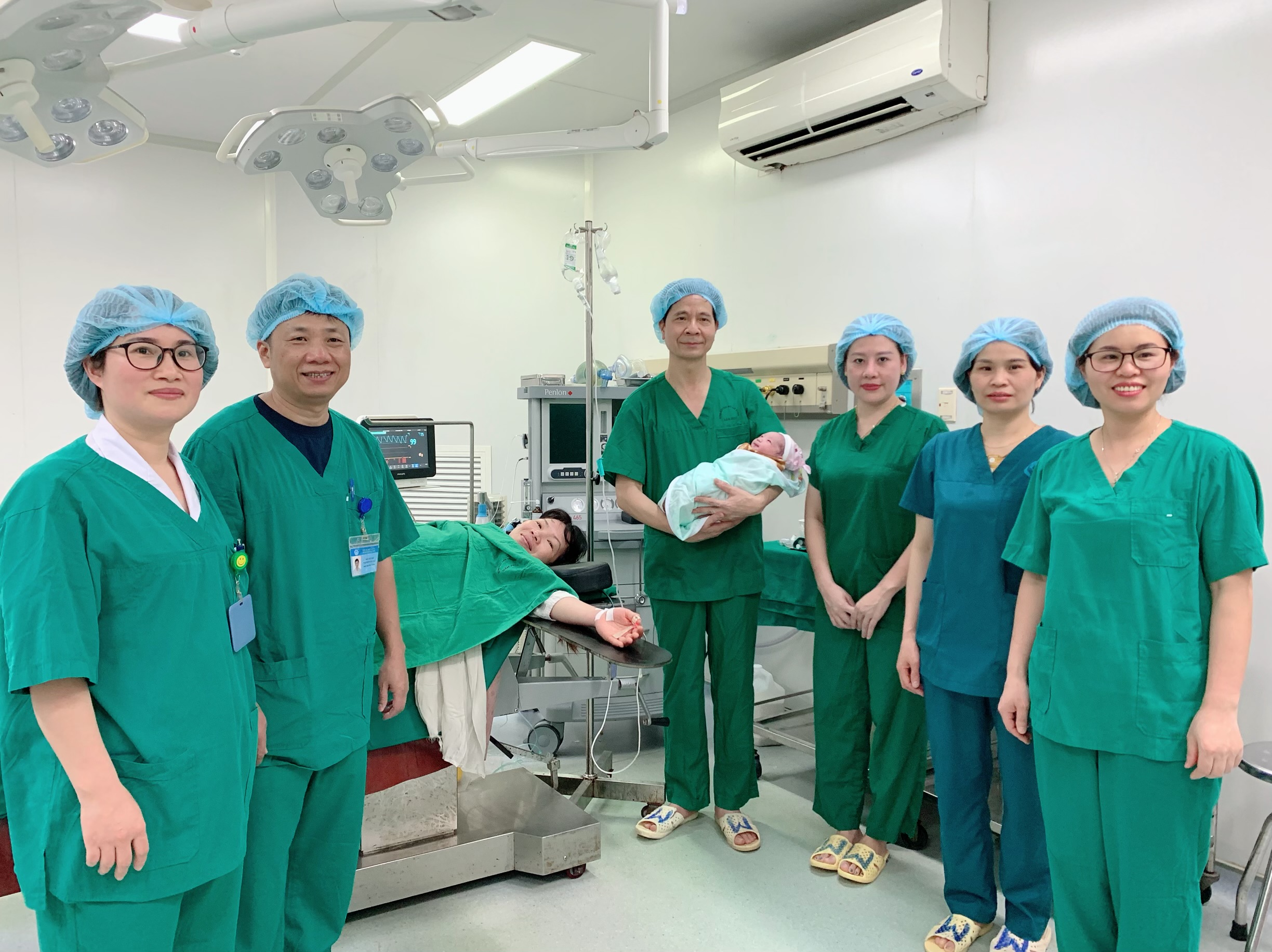 Khoảnh khắc hạnh phúc đón chào em bé đầu tiên thụ tinh trong ống nghiệm IVF tại Bệnh viện Sản Nhi Bắc Giang chào đời-1