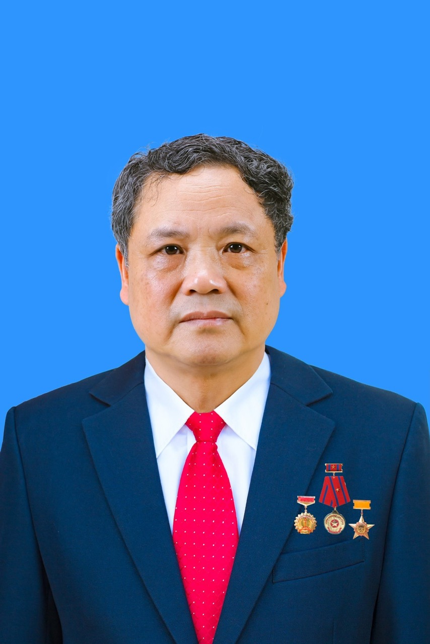 Thầy thuốc nhân dân - Tiến sỹ - Bác sỹ CKII Đinh Văn Thành - Nguyên Giám đốc Bệnh viện Sản Nhi Bắc Giang